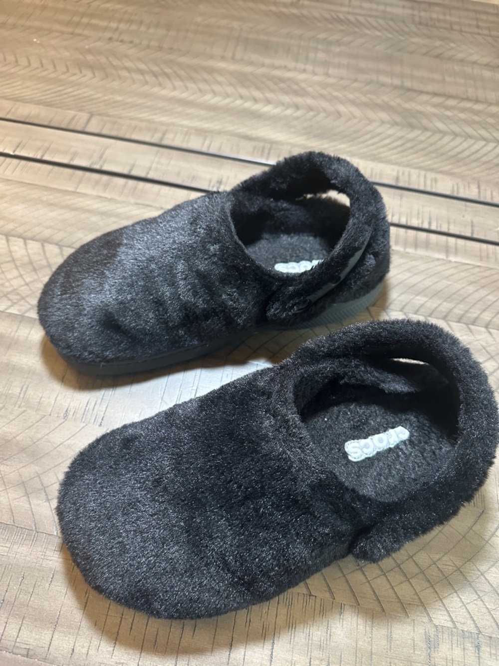 CROCS Classic Unfurgettable Clog Black Plush Fuzz Lined Clog - Picture 10 of 16